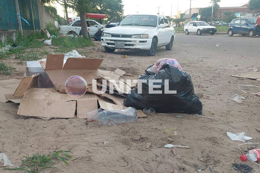 Santa Cruz: La basura abunda en las calles del mercado Los Bosques ...