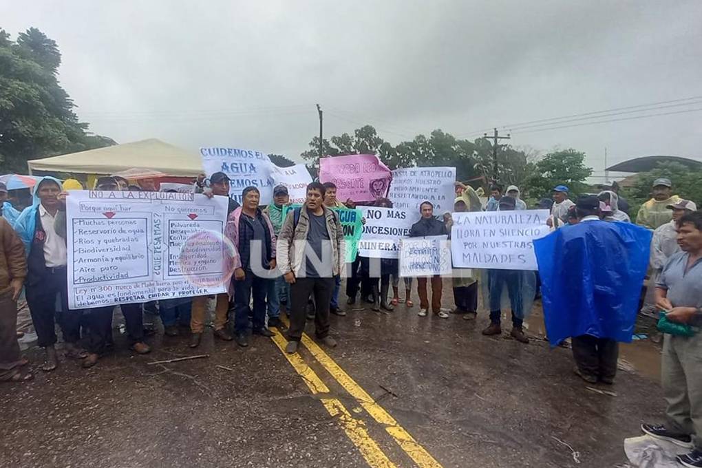 Bloqueo en la ruta a los Valles cruceños 