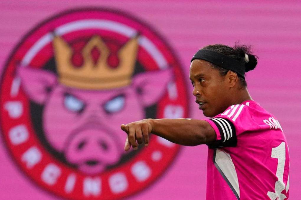 Ronaldinho en Porcinos FC