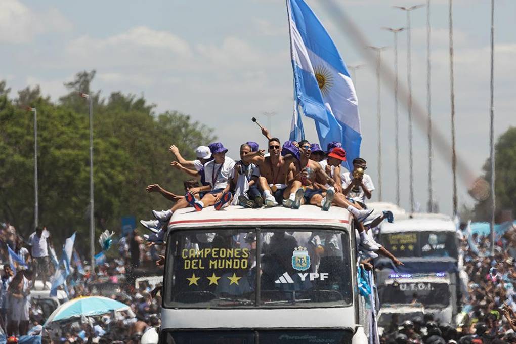 Los campeones del Mundo en festejos por Buenos Aires