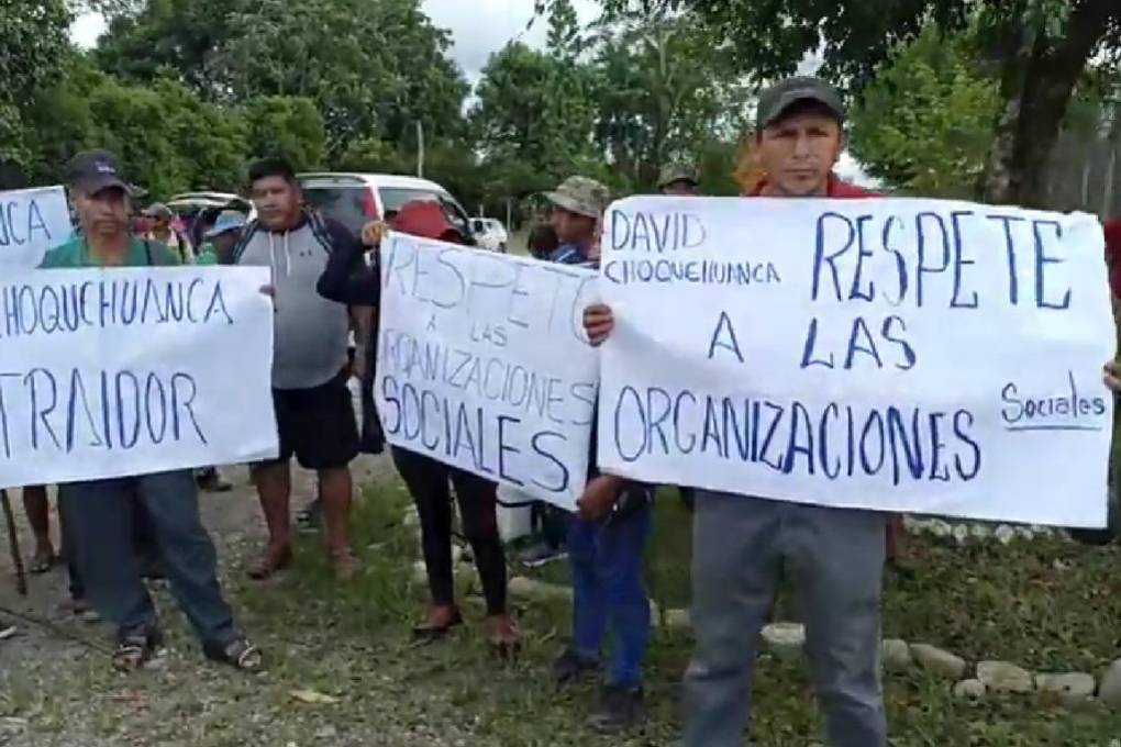 Un grupo de cocaleros protesta en puesta de Umopar.