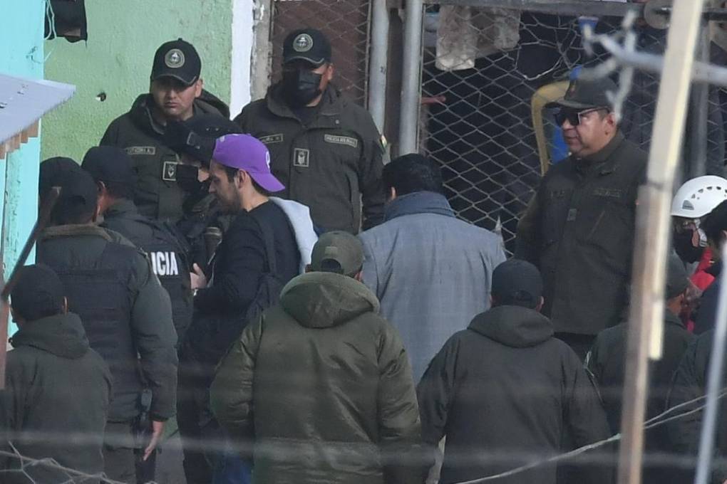 Luis Fernando Camacho Parada en el recinto en el que está recluido su padre.