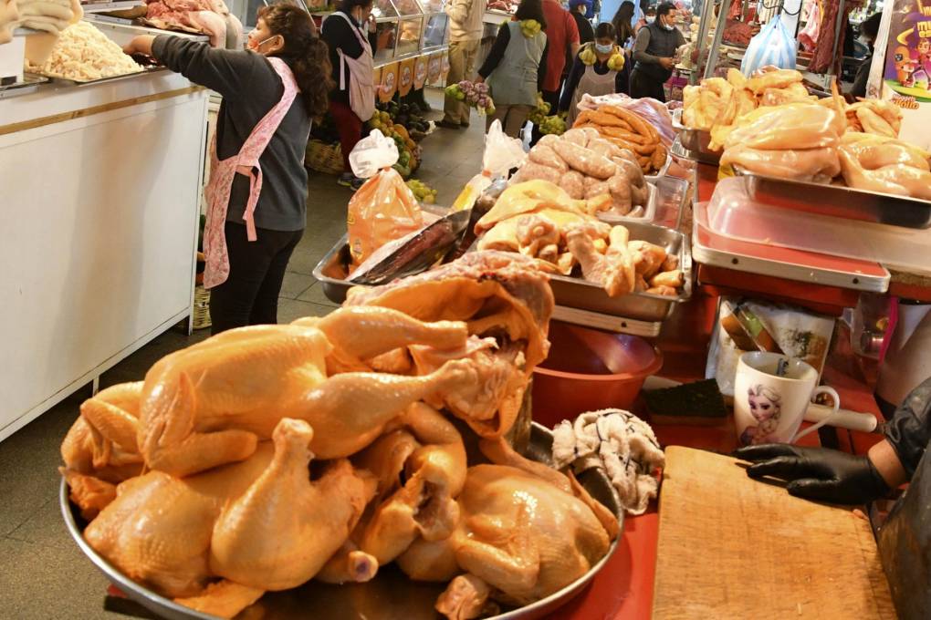 Venta del pollo en los mercados