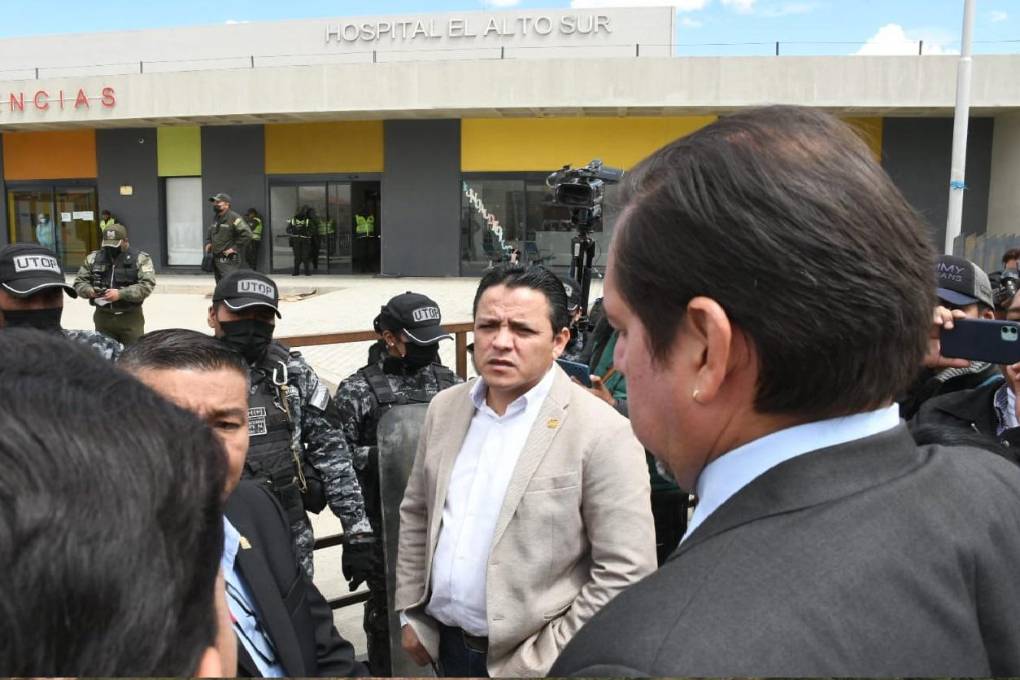 El senador Montero no pudo ingresar al hospital, pese a ser médico de cabecera del gobernador