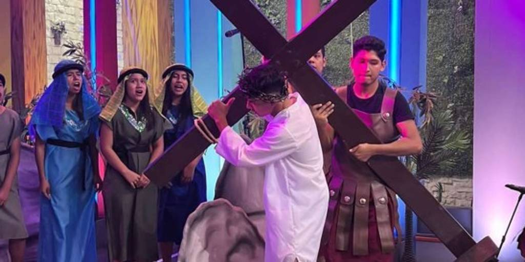 Jóvenes recrearon la Pasión de Cristo en La Revista