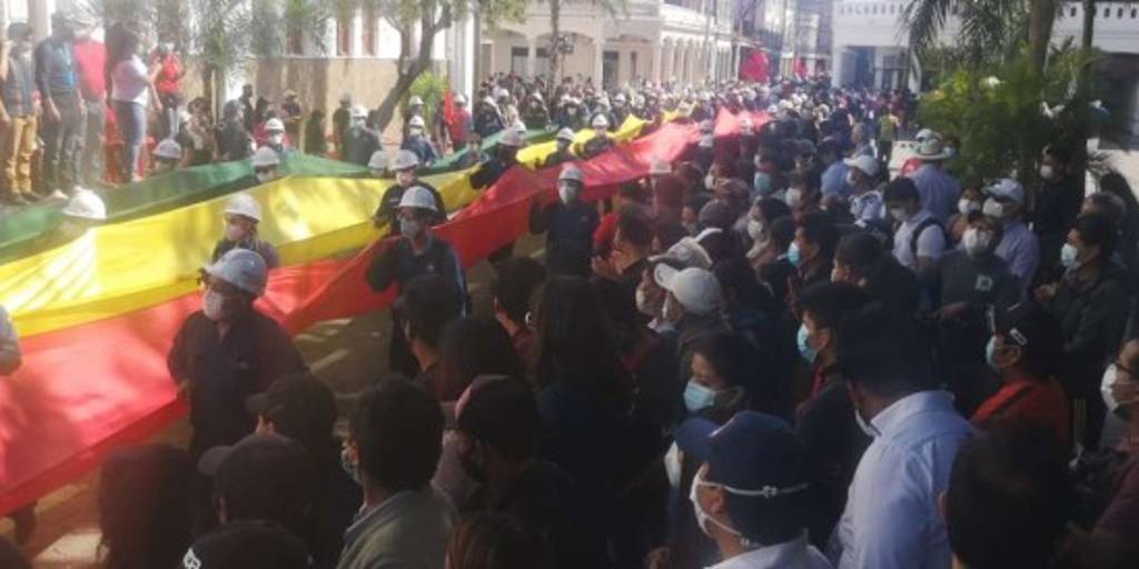 Trabajadores se movilizan en el país para celebrar el 1 de mayo