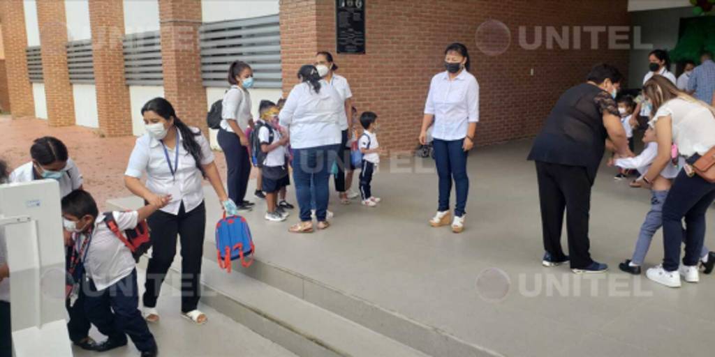 Con barbijos y protocolos de bioseguridad, así regresan los estudiantes ...