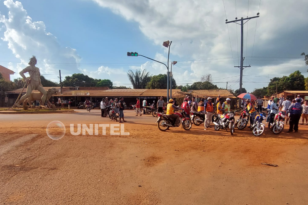 Los mototaxistas se movilizaron en demanda de abastecimiento