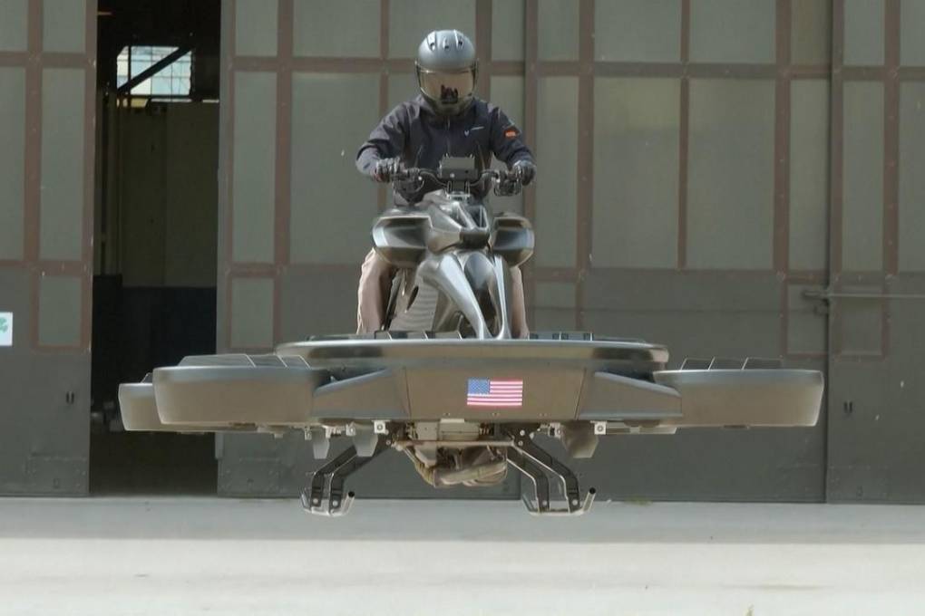 La primera moto voladora de origen japonés es presentada en una feria en EEUU