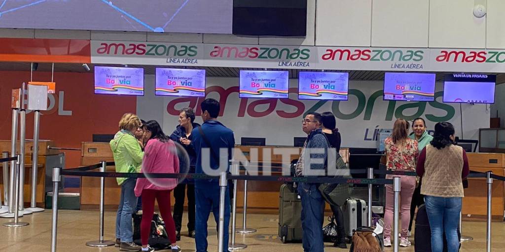 Este miércoles hay personas esperando información sobre su vuelo en Amaszonas