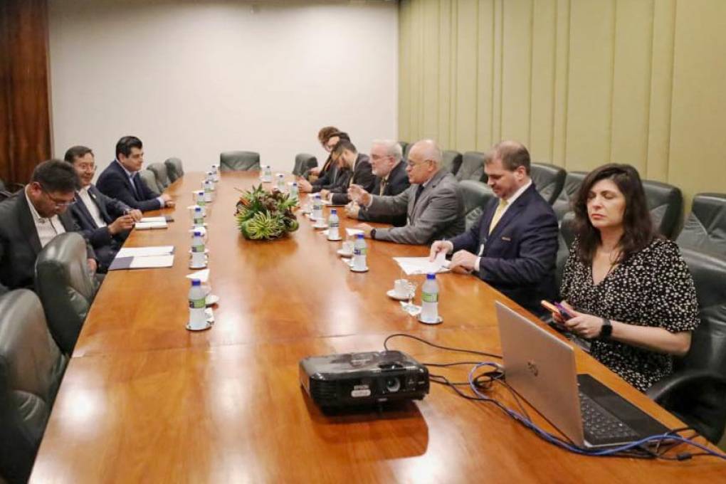 Reunión de Arce con ejecutivos de Petrobras
