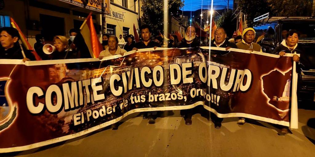 Marcha rumbo al Cabildo Nacional en Oruro