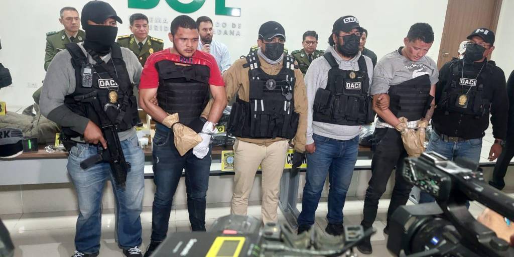 Felipe Evaldo Menezez y sus cómplices fueron presentados por la Policía