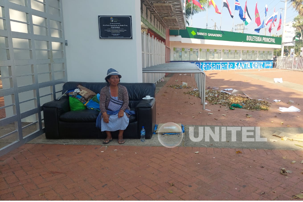 Dorotea está instalada en un sillón a la espera de la apertura de puertas