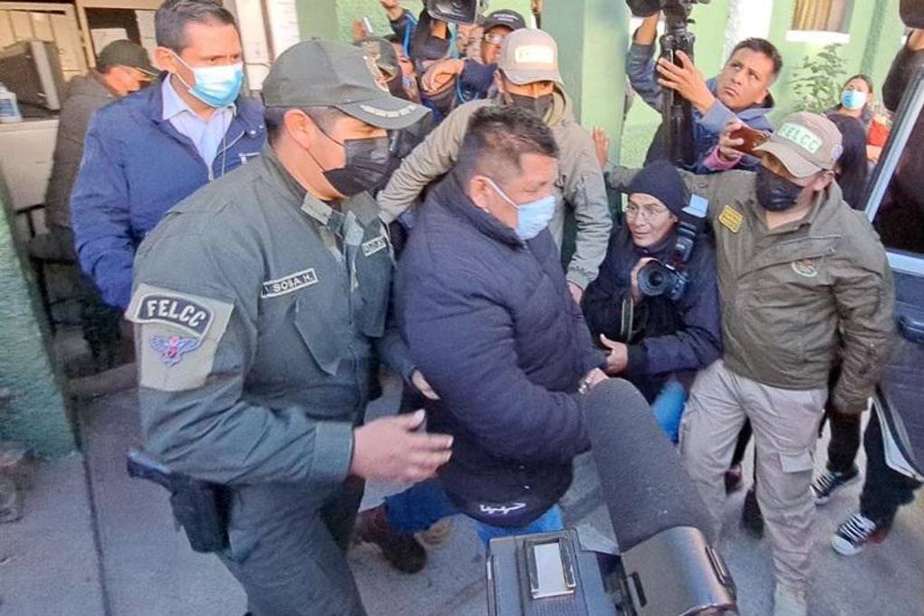 Santos Cruz renunció en mayo y posteriormente fue aprehendido y encarcelado