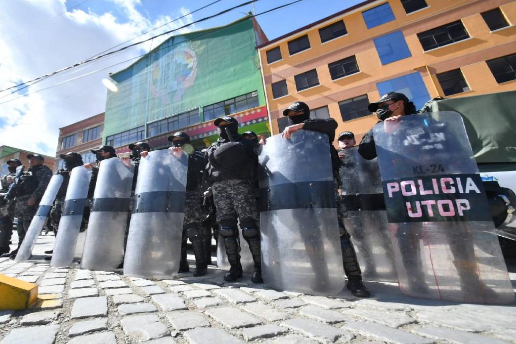 Un contingente policial se desplegó en la zona