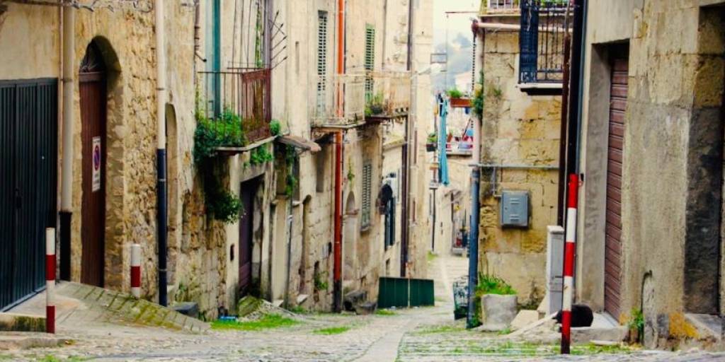 Calles de la comunidad Sant’Elia a Pianisi en Italia