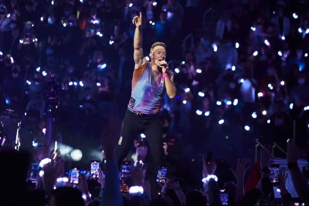 Coldplay cautivó a su público interpretando una canción de Bad Bunny y J Balvin