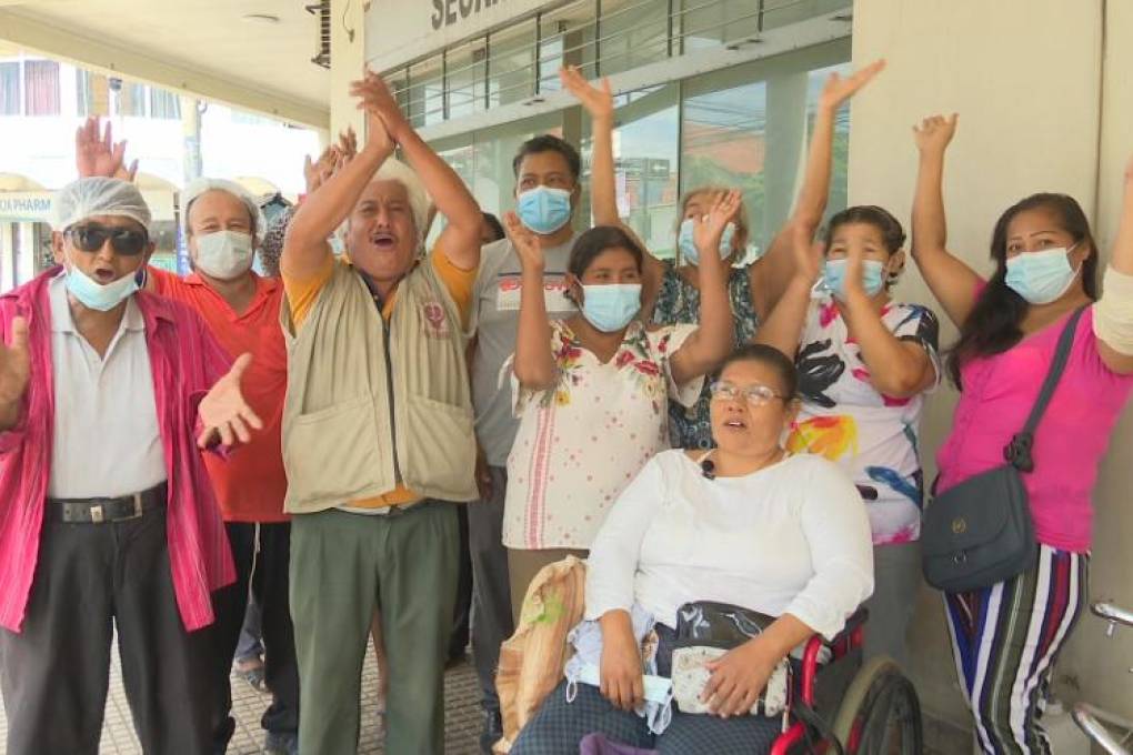 Marco Antonio , con los pacientes renales