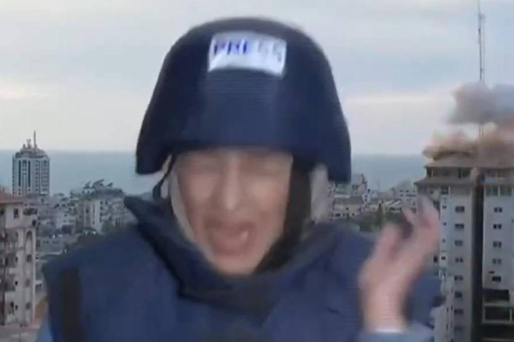 La periodista que fue afectada por la explosión de un misil en un edificio cercano.