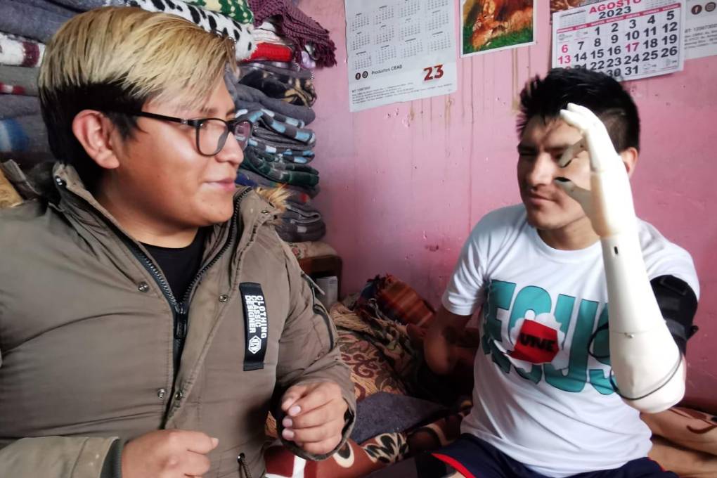 Una de las personas que recibió las prótesis de Henry