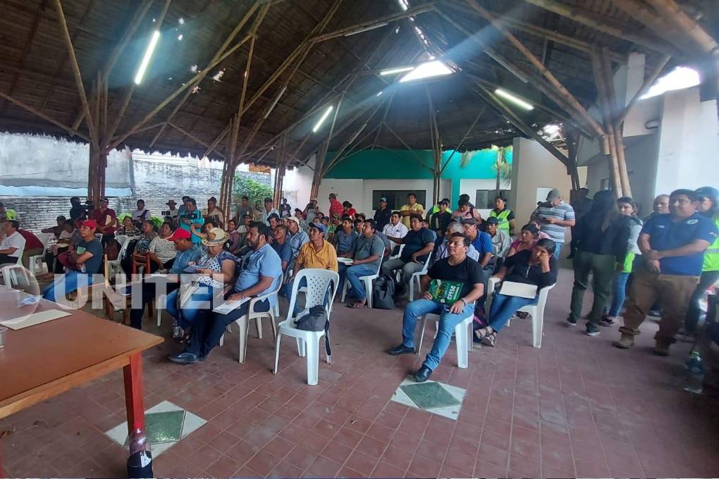 La reunión empezó con más de una hora y media de retraso