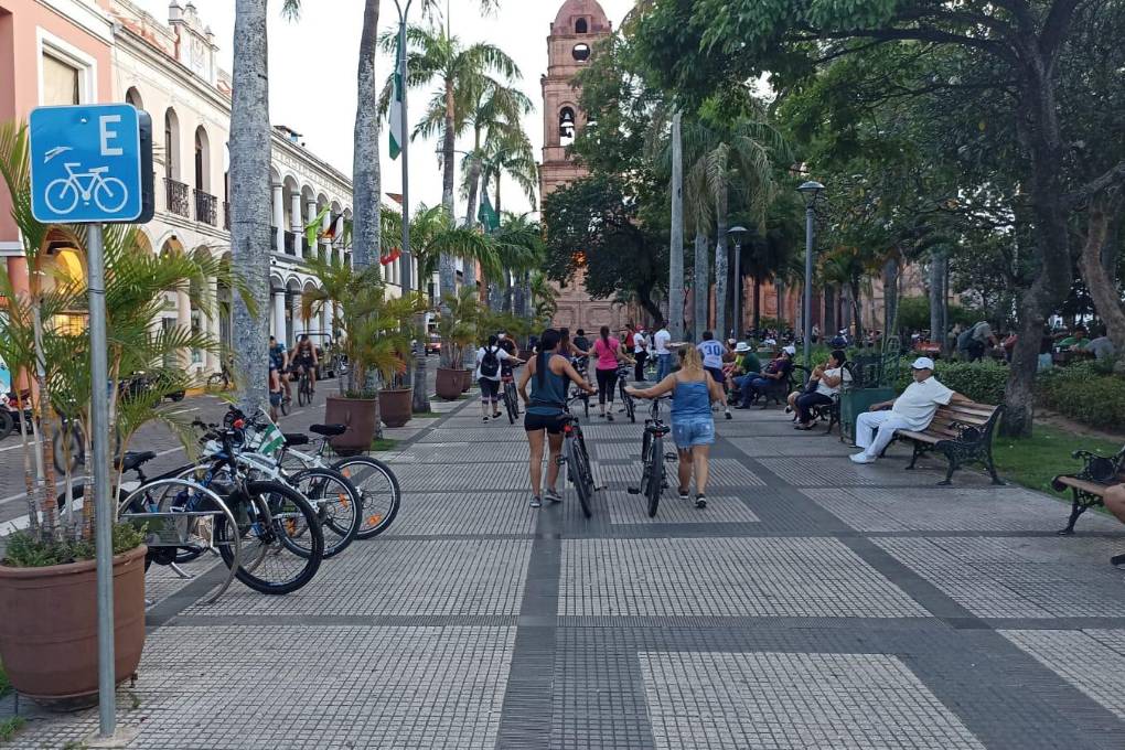 La plaza 24 de septiembre es uno de los lugares que cuenta con estacionamientos para bicicletas 