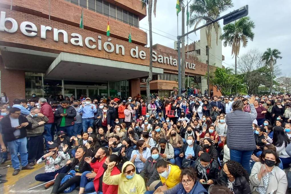 Vecinos realizan vigilia para evitar la toma de la Gobernación