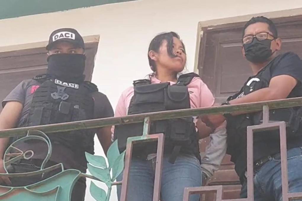 La presunta sospechosa fue presentada por la Policía 
