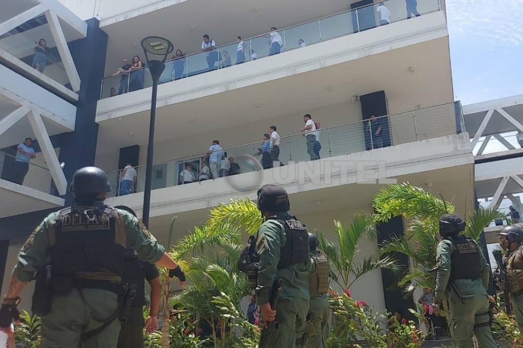 Los policías se quedaron resguardando la Quinta Municipal