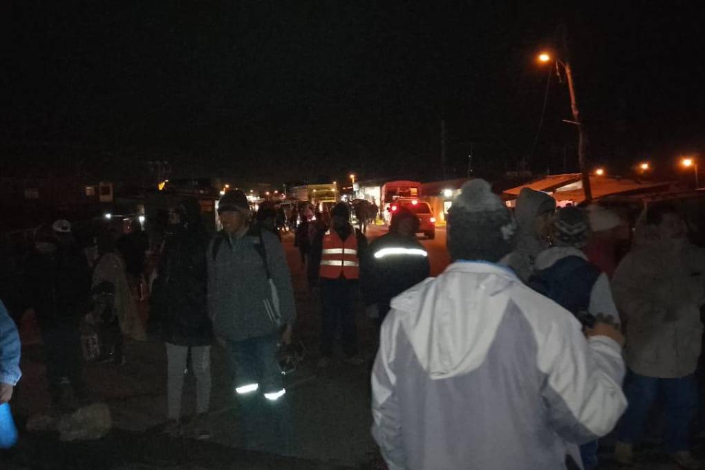 Los pobladores realizan el bloqueo desde la madrugada de este lunes