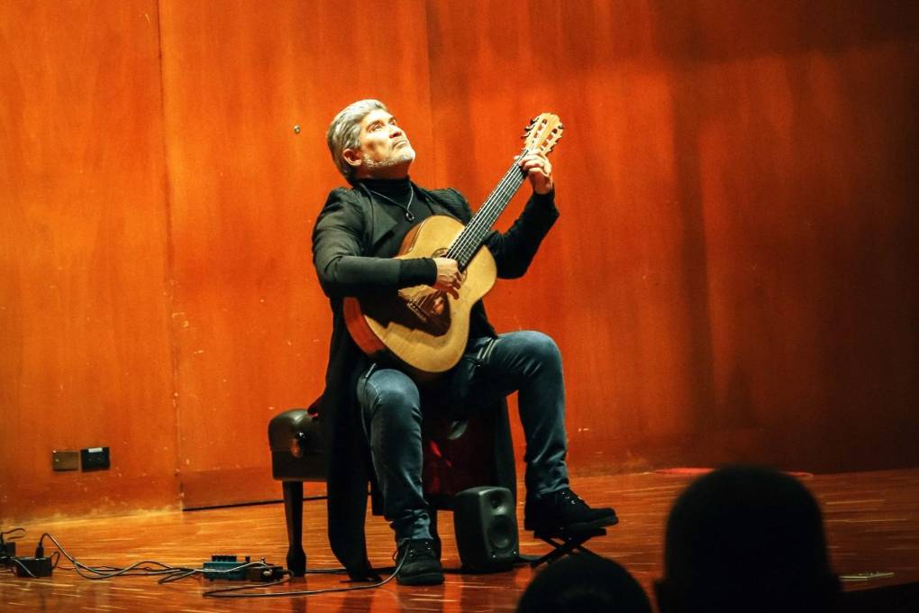 Piraí Vaca Sotomayor es un concertista de guitarra reconocido internacionalmente