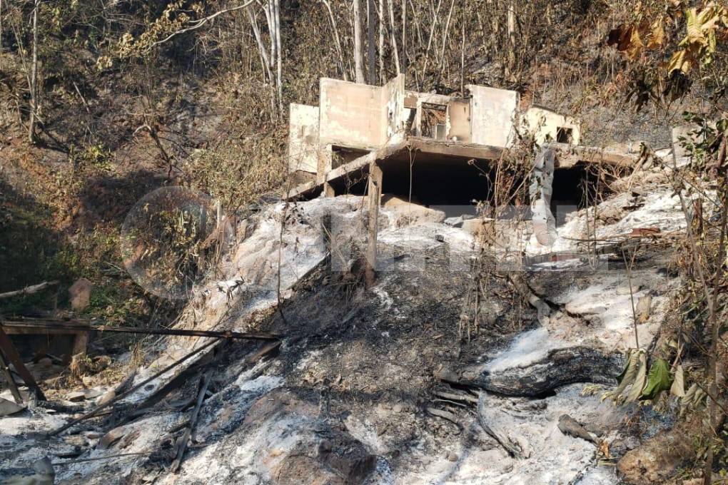 Los destrozos ue dejó el fuego en un refugio de turistas. 