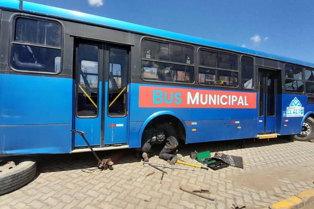 El Wayna Bus, el transporte municipal de El Alto que está paralizado y olvidado