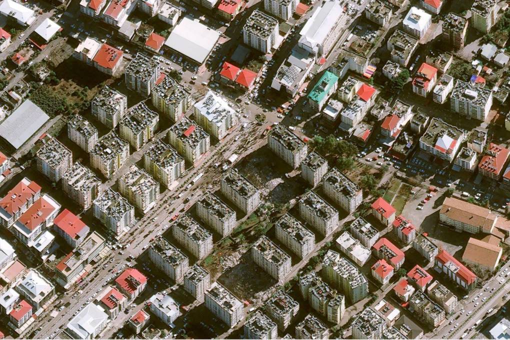 Una foto satelital tomada el 6 de febrero y publicada el 8 de febrero por Airbus DS 2023 muestra edificios en Osmaniye, dos días después de que un fuerte terremoto azotara la región.