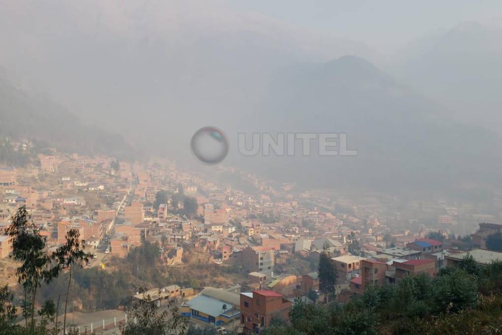 Quime bajo una densa humareda.