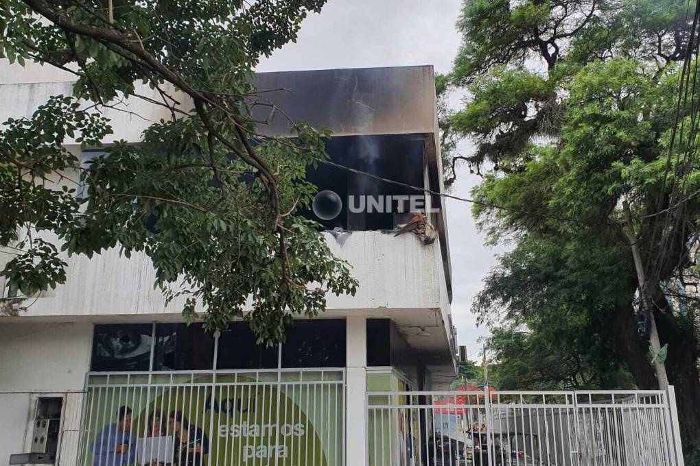 Así luce este jueves el edificio de Impuestos