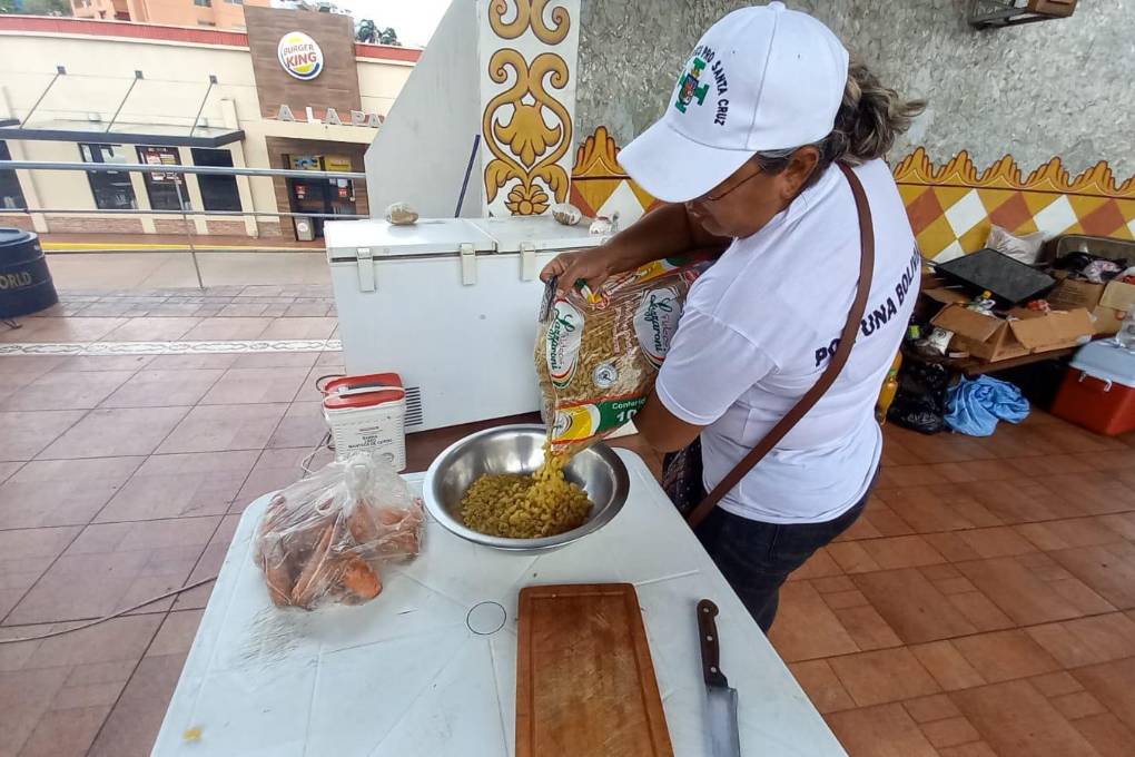Con una olla común esperan a delegaciones de provincias