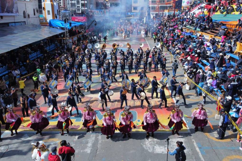 65.000 danzarines y 15.000 músicos fueron parte del Carnaval orureño