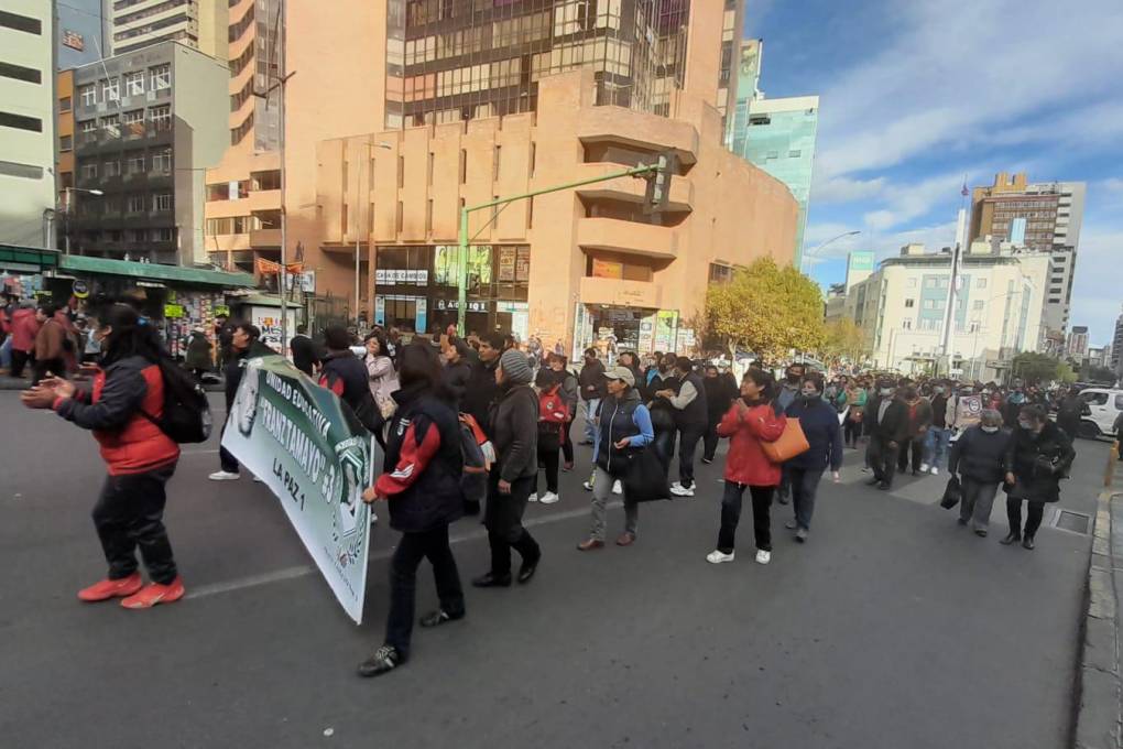 Marcha de los maestros en La Paz tras ampliado nacional 