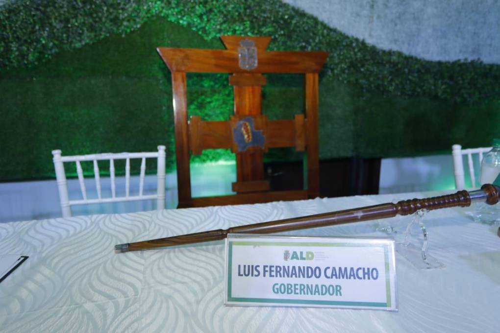 La silla de Camacho estuvo vacía durante la sesión de honor