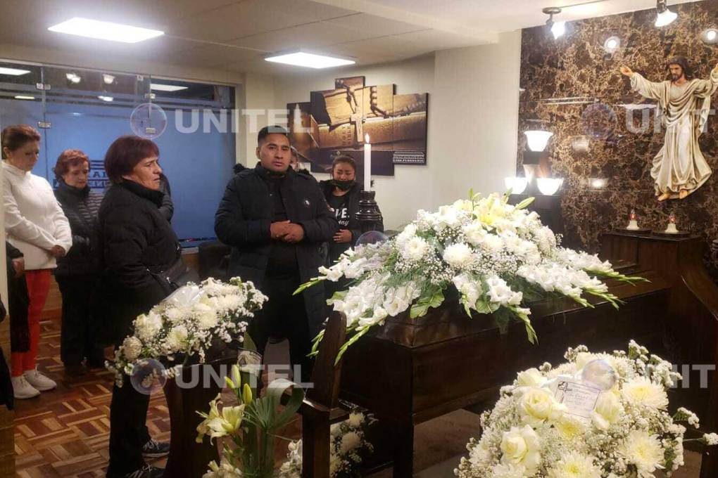 Dan el último adiós a la profesora Norma.