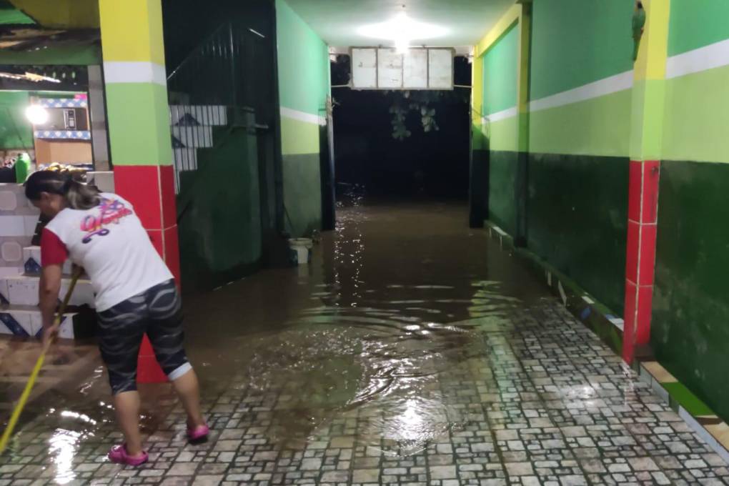 El agua ingresó a varios domicilios de Guanay 