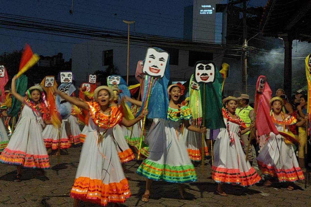 Los ballets iniciaron con el recorrido de la ‘preca’