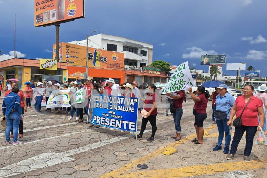 En Santa Cruz los maestros bloquearon la avenida Santos Dumont