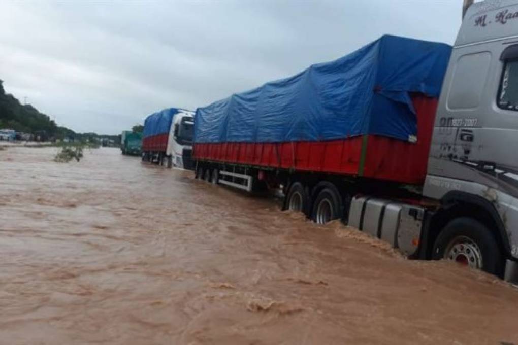 La lluvia provoca el rebalse de ríos e impide la transitabilidad en el Trópico de Cochabamba