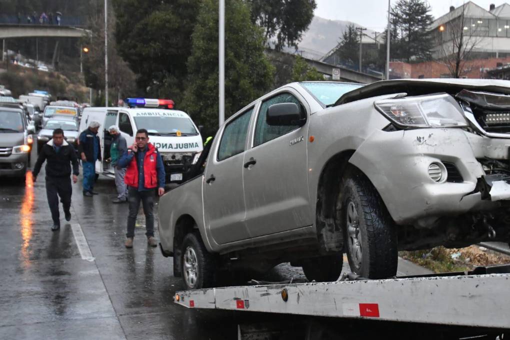 Una camioneta fue remolcada por la Policía