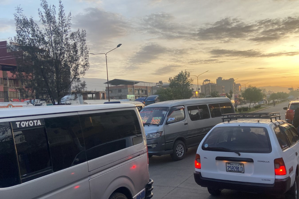 Vehículos varados sobre la carretera