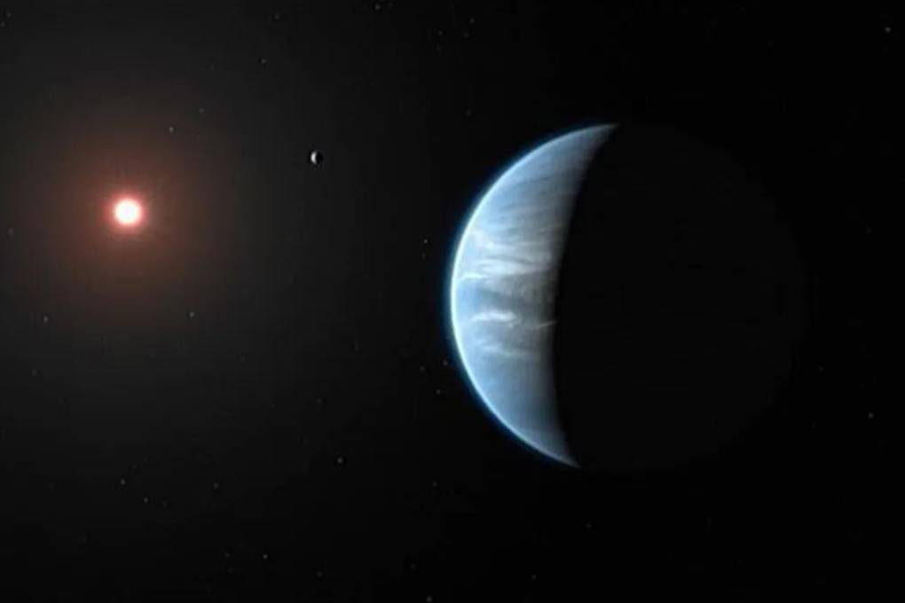 Esta ilustración muestra cómo podría verse el exoplaneta K2-18 b según datos científicos. K2-18 b, un exoplaneta 8,6 veces más masivo que la Tierra, orbita alrededor de la fría estrella enana K2-18 en la zona habitable y se encuentra a 120 años luz de la Tierra