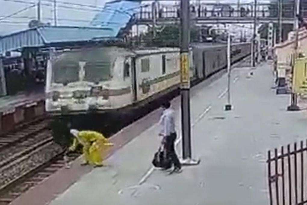 Increíble: Mujer se salva dos veces de ser atropellada por un tren